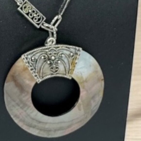 Silver Tone Cream and Brown Donut Shape Mother of Pearl Pendant Necklace *read* - Picture 10 of 10